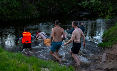 Kurbulē uz upi. Foto: Aija Valtmane19