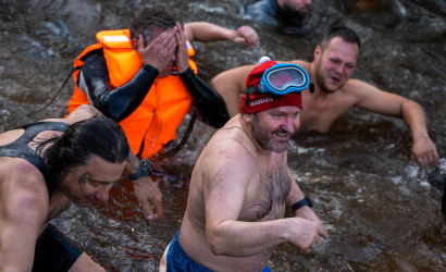 Kurbulē uz upi. Foto: Aija Valtmane22