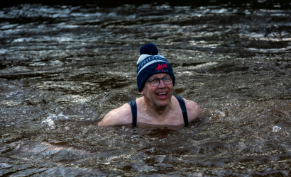 Kurbulē uz upi. Foto: Aija Valtmane26