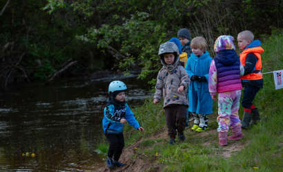 Kurbulē uz upi. Foto: Aija Valtmane35