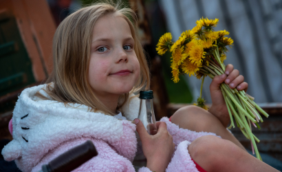 Kurbulē uz upi. Foto: Aija Valtmane50