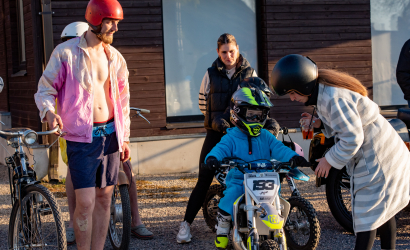 Kurbulē uz upi. Foto: Aija Valtmane73