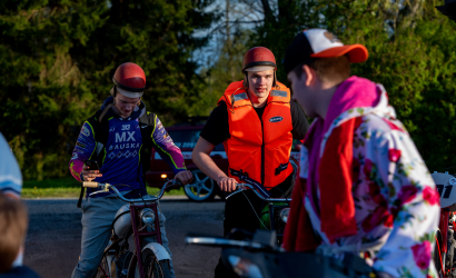 Kurbulē uz upi. Foto: Aija Valtmane82