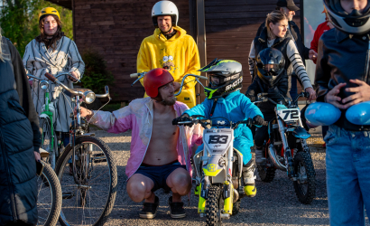 Kurbulē uz upi. Foto: Aija Valtmane86