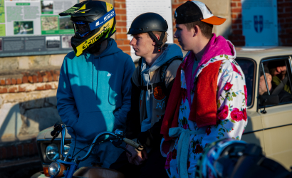 Kurbulē uz upi. Foto: Aija Valtmane90