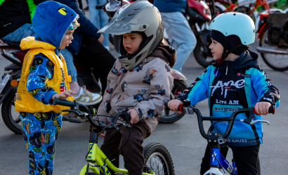 Kurbulē uz upi. Foto: Aija Valtmane99