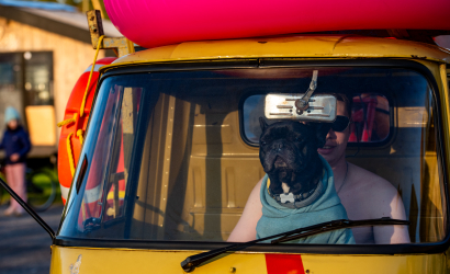 Kurbulē uz upi. Foto: Aija Valtmane110