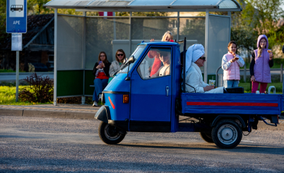 Kurbulē uz upi. Foto: Aija Valtmane124