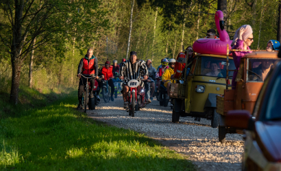 Kurbulē uz upi. Foto: Aija Valtmane137