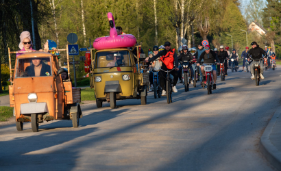 Kurbulē uz upi. Foto: Aija Valtmane146