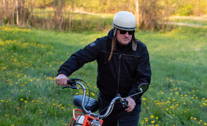 Kurbulē uz upi. Foto: Aija Valtmane157