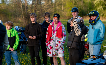 Kurbulē uz upi. Foto: Aija Valtmane175