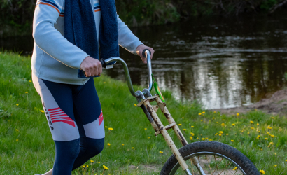 Kurbulē uz upi. Foto: Aija Valtmane176