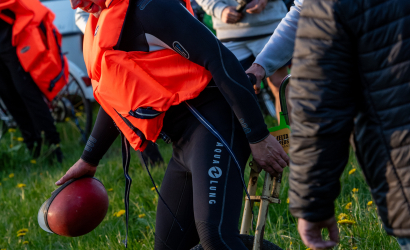 Kurbulē uz upi. Foto: Aija Valtmane177