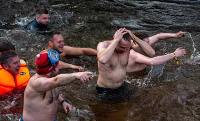 Kurbulē uz upi. Foto: Aija Valtmane182
