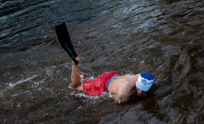 Kurbulē uz upi. Foto: Aija Valtmane188