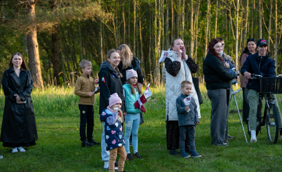 Kurbulē uz upi. Foto: Aija Valtmane192