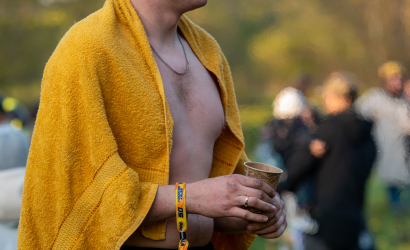 Kurbulē uz upi. Foto: Aija Valtmane201