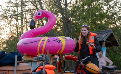 Kurbulē uz upi. Foto: Aija Valtmane217