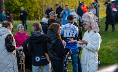 Kurbulē uz upi. Foto: Aija Valtmane221