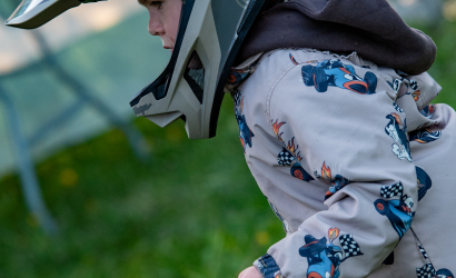 Kurbulē uz upi. Foto: Aija Valtmane230