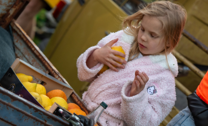 Kurbulē uz upi. Foto: Aija Valtmane240