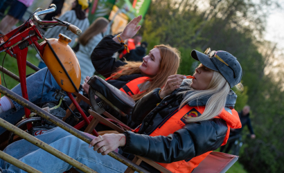 Kurbulē uz upi. Foto: Aija Valtmane247