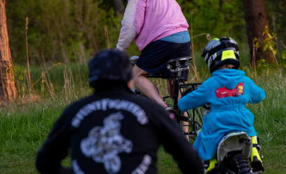 Kurbulē uz upi. Foto: Aija Valtmane256