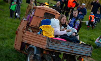 Kurbulē uz upi. Foto: Aija Valtmane257