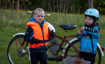 Kurbulē uz upi. Foto: Aija Valtmane277