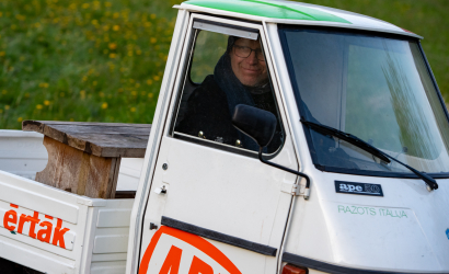 Kurbulē uz upi. Foto: Aija Valtmane295