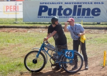 Zelta mopēds 201611